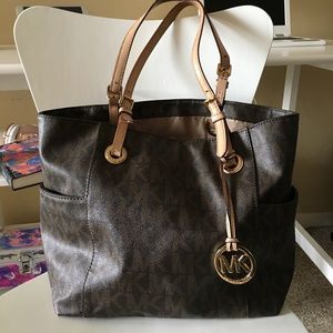 Michael Kors purse ✨